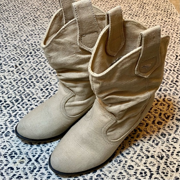 Rocket Dog Tan Cowboy Boots - Picture 2 of 4